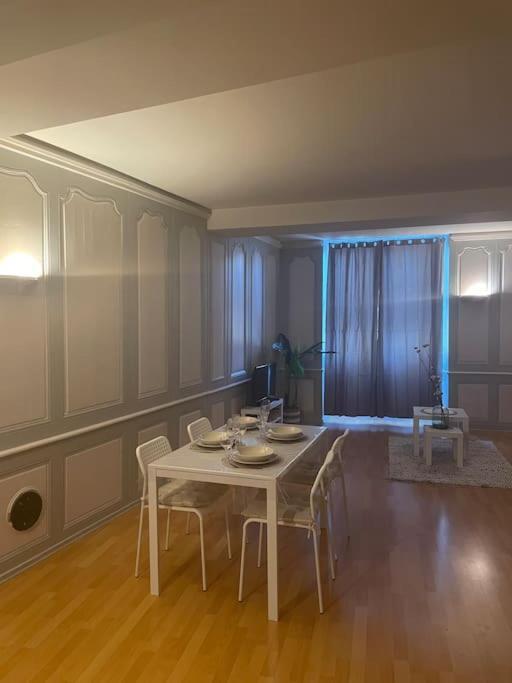 « Au Coeur De Dole » Apartamento Exterior foto